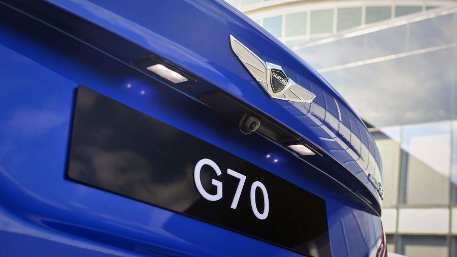 Логотип Genesis G70 3.3T 2017 года  (KR) (фото 6 из 86)